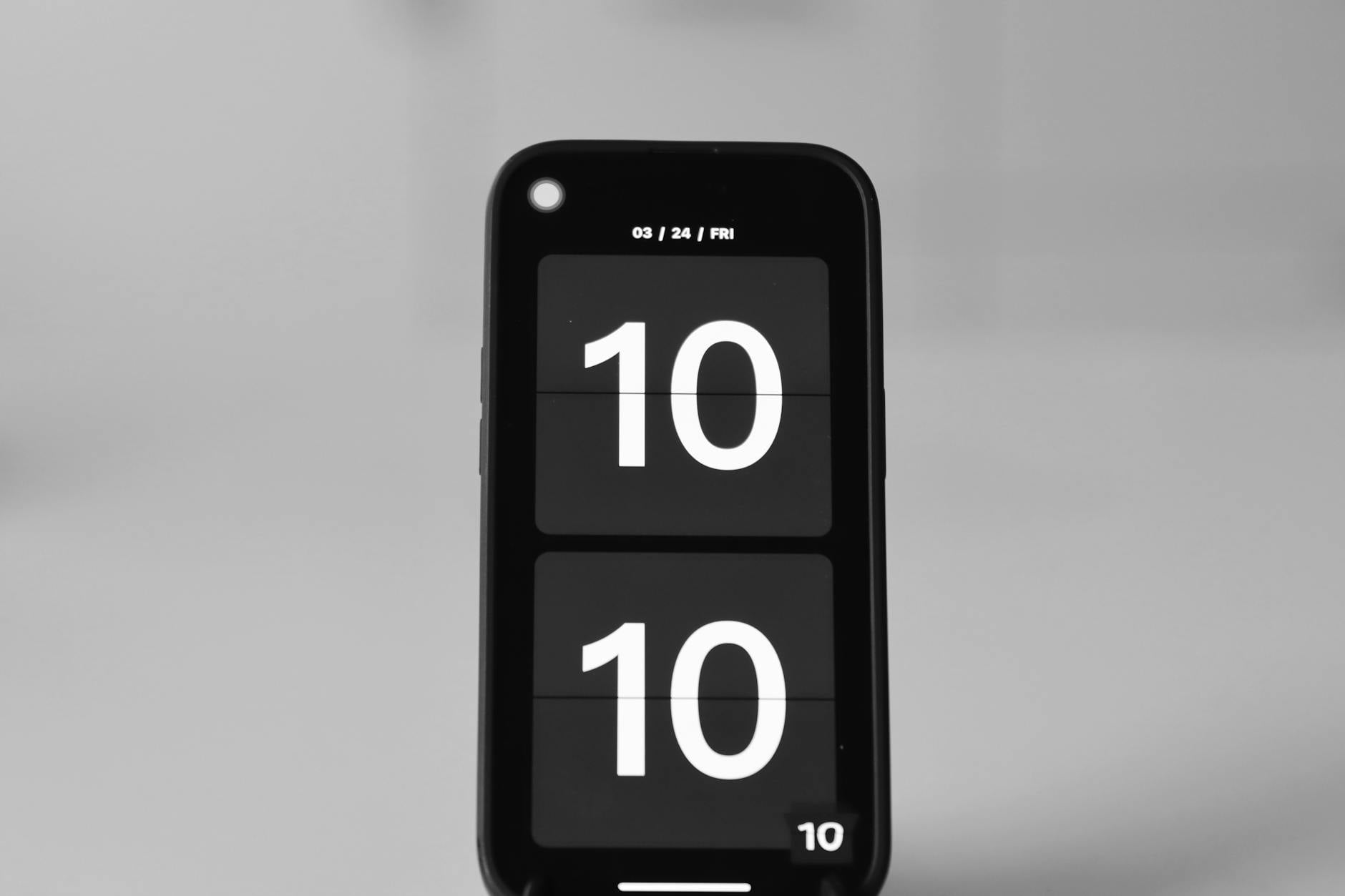 iPhoneの時計が青くなるのはどういう意味か？まず正体を理解しよう