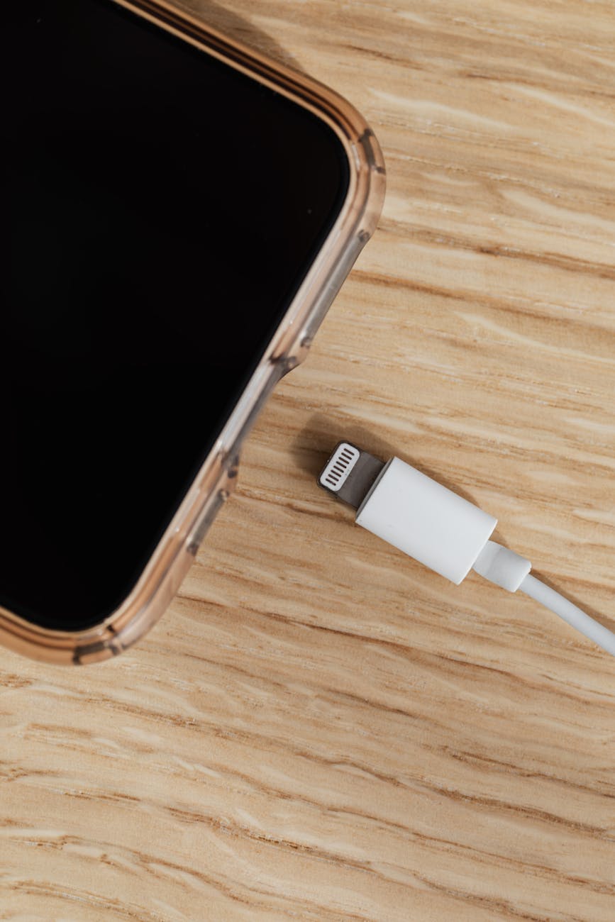 iPhoneの充電マークが出るのに充電されない症状のパターンと見極め方