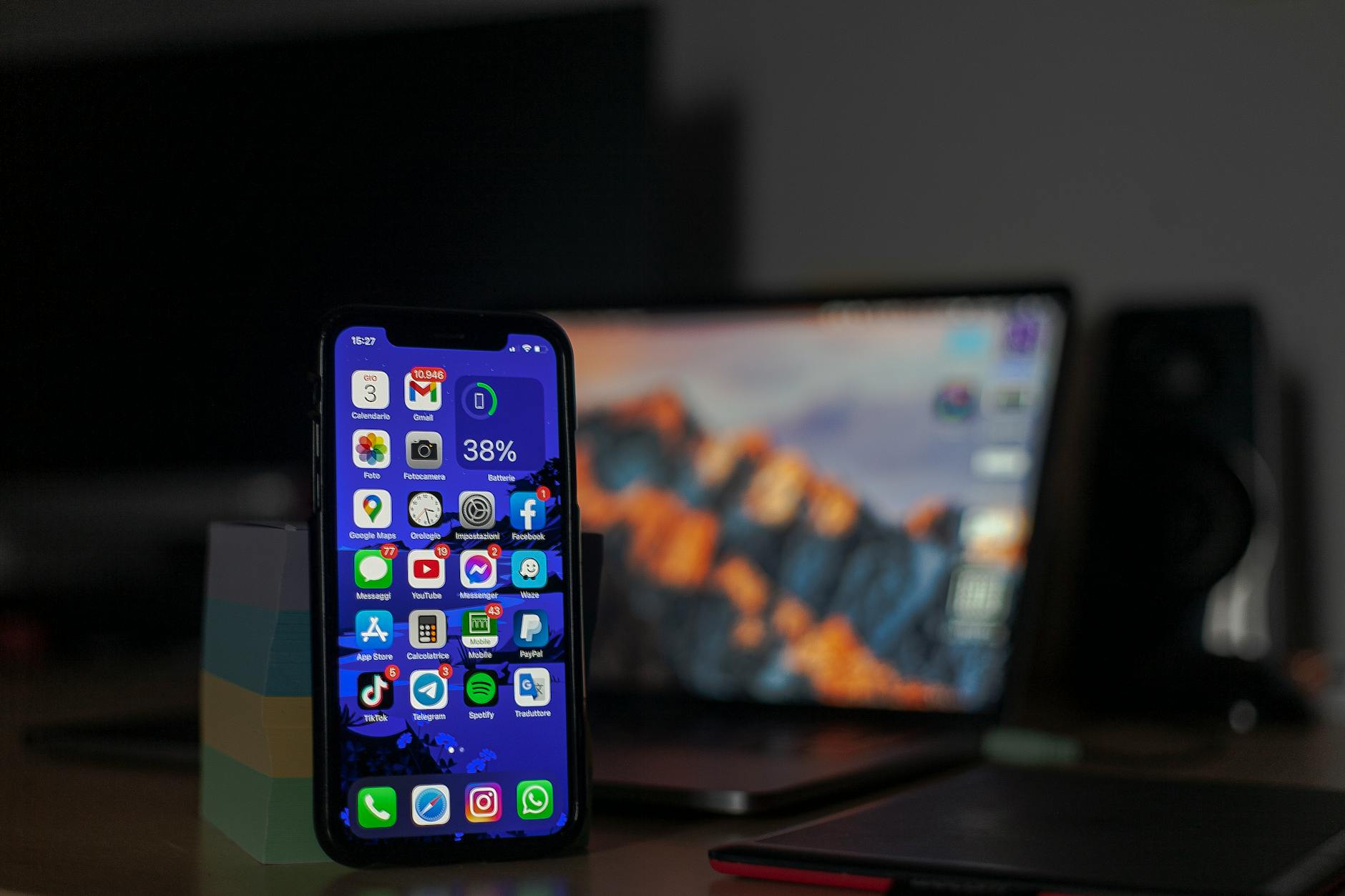 iPhoneの画面が勝手に暗くなる原因とは？まず仕組みを理解しよう