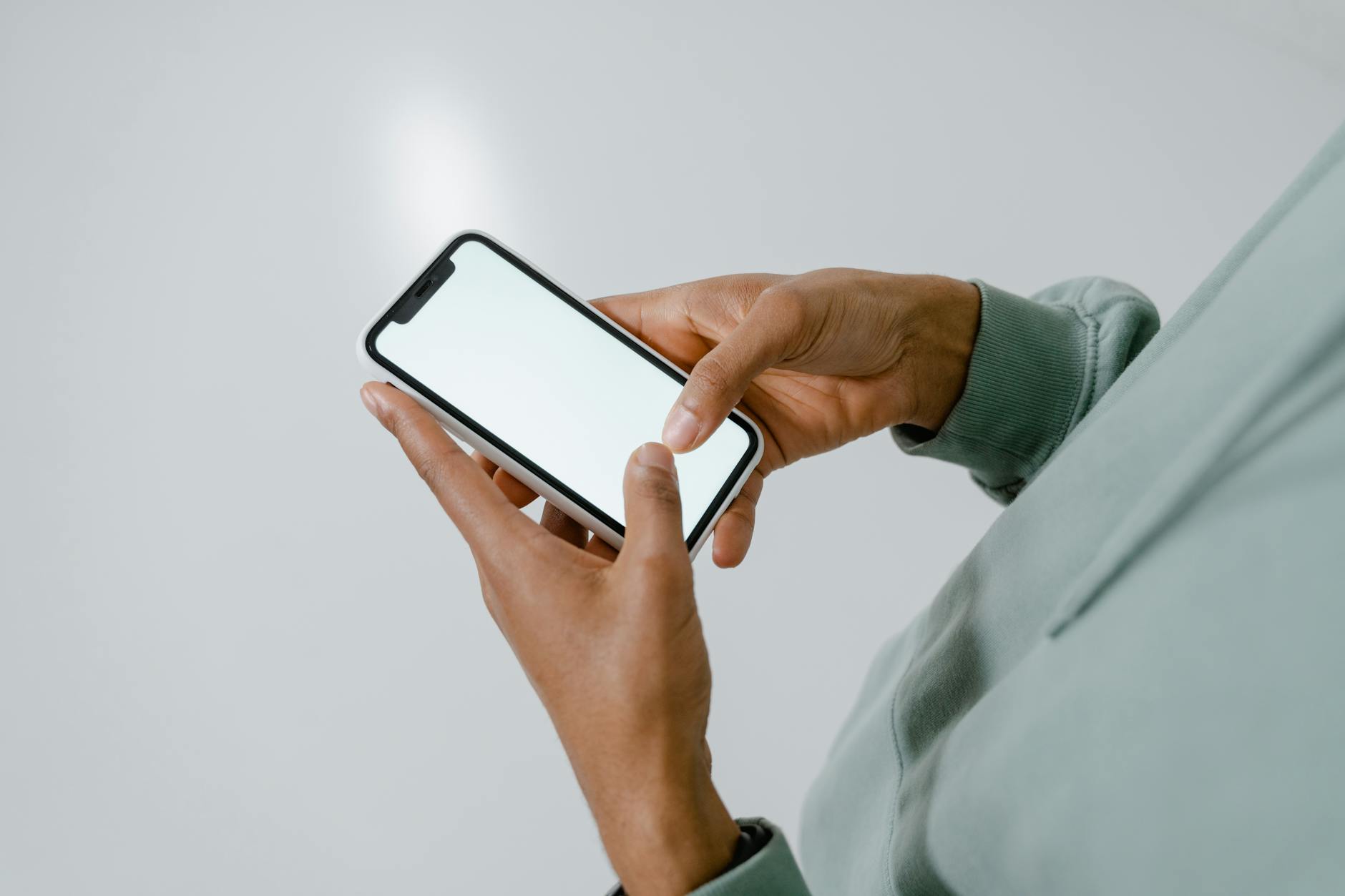 iPhoneのタッチパネルが反応しない症状のパターンと原因の見極め方